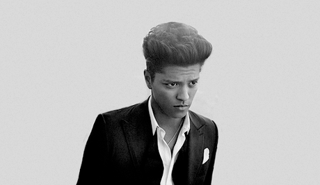 Mark Ronson – Uptown Funk (Live on SNL) ft. Bruno Mars