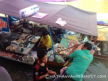 7.Amphawa_Night_Floating_Market