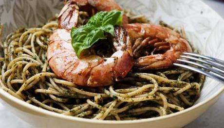 Whole Wheat Spaghetti with Pesto and Garlic Shrimps