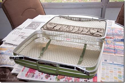 Renovating a Vintage Suitcase Cheryl_Boglioli_DIY_Krylon_vintagesuitcase0049_thumb.jpg