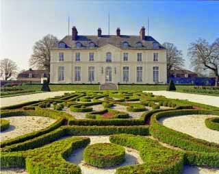 Edo Popken Invites You To Live Like a King at Chateau de Venteuil