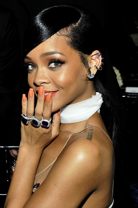 Rihanna To Drop New Album Durning Grammy Week?