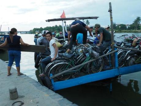 昼下がり,熱暑のホイアン, / Hoi An, daytime, in scorching heat P9130186