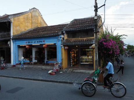 昼下がり,熱暑のホイアン, / Hoi An, daytime, in scorching heat P9130147