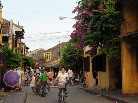 昼下がり,熱暑のホイアン, / Hoi An, daytime, in scorching heat P9130118