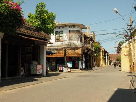 昼下がり,熱暑のホイアン, / Hoi An, daytime, in scorching heat P9130040