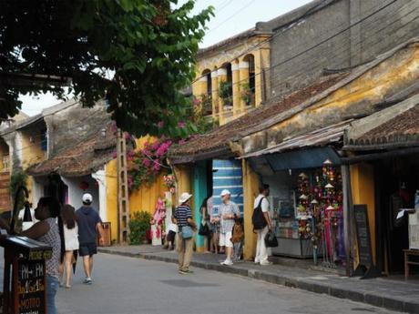 昼下がり,熱暑のホイアン, / Hoi An, daytime, in scorching heat P9130130