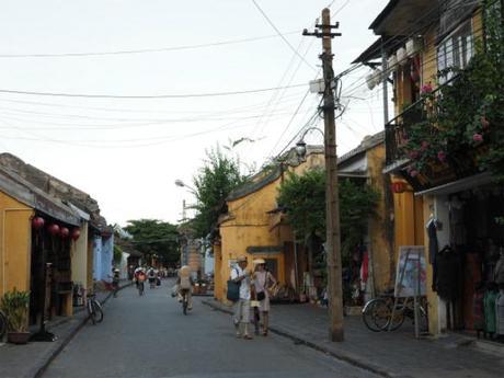 昼下がり,熱暑のホイアン, / Hoi An, daytime, in scorching heat P9130139