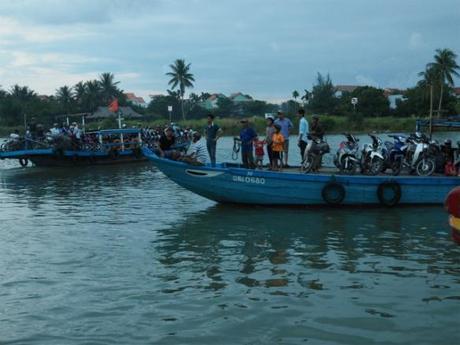昼下がり,熱暑のホイアン, / Hoi An, daytime, in scorching heat P9130189