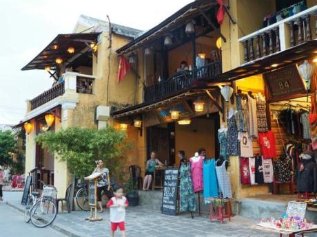 昼下がり,熱暑のホイアン, / Hoi An, daytime, in scorching heat P9130193