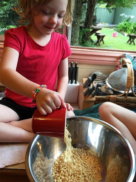 Adding the rice bubbles 