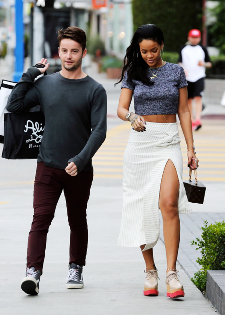 RIHANNA GOES SHOPPING IN LA