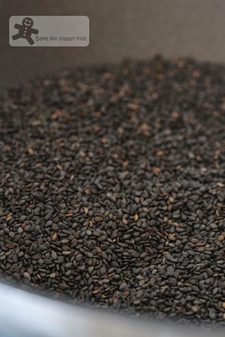 Black Sesame Steamed Buns 黑芝麻包 with Homemade Black Sesame Paste