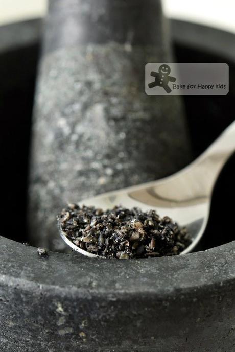Black Sesame Steamed Buns 黑芝麻包 with Homemade Black Sesame Paste