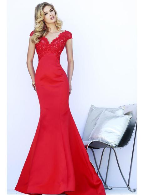 Stand Out With These Luxurious Evening Dresses