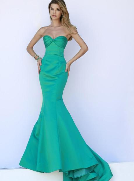 Stand Out With These Luxurious Evening Dresses