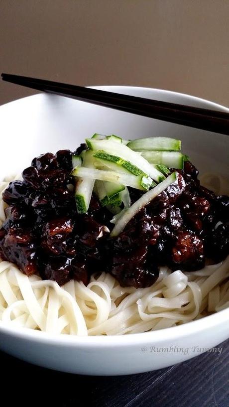 Noodles with blackbean sauce Jjajangmyeon 짜장면