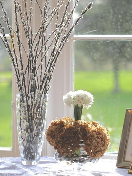 Paperwhite-and-Hydrangea-Arrangement