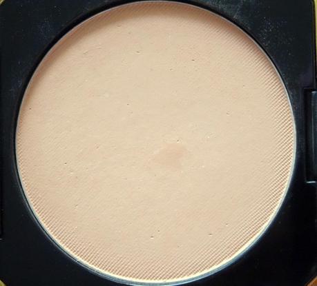 Simple Pleasures: Revlon Touch and Glow Moisturizing Powder Compact in Ivory Matte