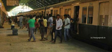 SC directs Railways to pay ~ man chasing train dies of cardiac arrest !!!