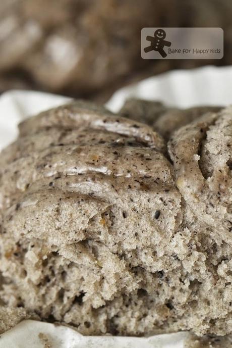 Silky Soft Milk / Nutty Black Sesame Chinese Flower Steamed Buns  牛奶花卷 / 黑芝麻花卷