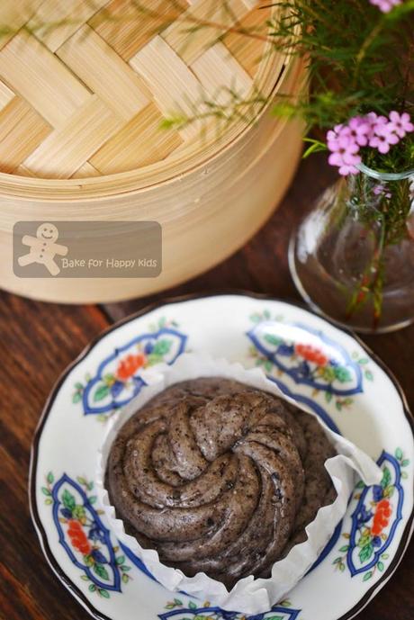 Silky Soft Milk / Nutty Black Sesame Chinese Flower Steamed Buns  牛奶花卷 / 黑芝麻花卷