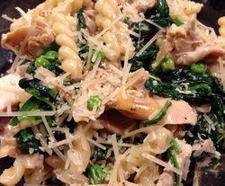 Chicken-spinach pasta