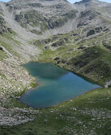 Top 10 Amazing Heart Shaped Lakes