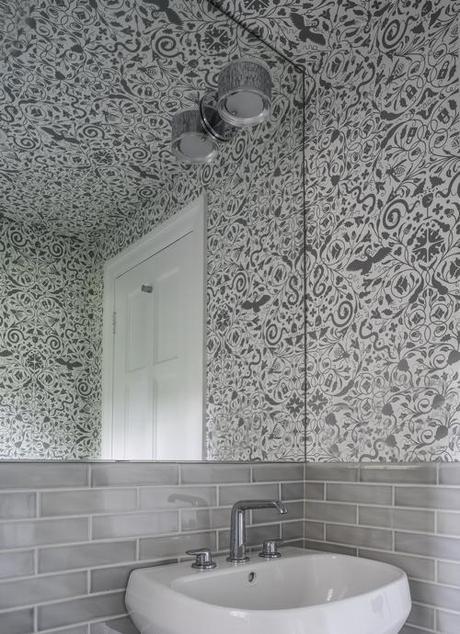 hacin-gray-guest-bathroom