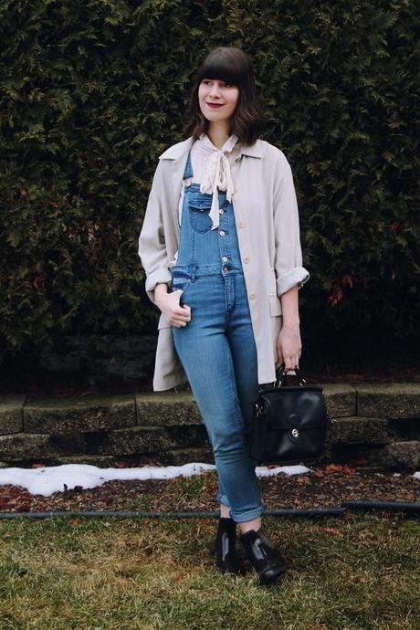 how-to-style-overalls-during-winter