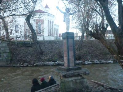 Backpacking in Uzupis: Top 12 Sights in The Republic Nobody Has Heard Of Statues down by the River Vilnia