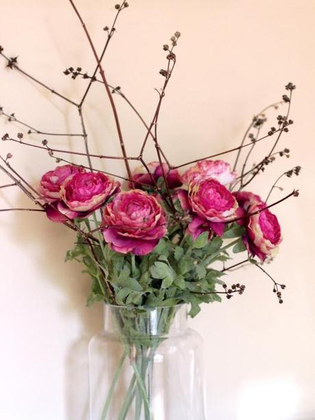 Pink-Ranuculus-and-Twigs