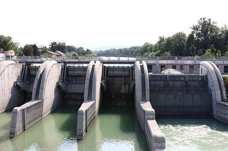 Cons-hydroelectric-power