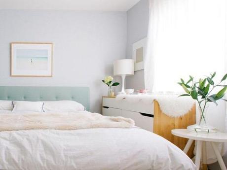 ocean-art-chairish-bedroom
