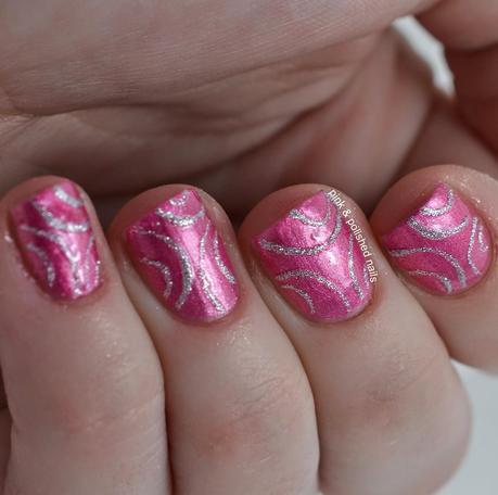 Twinsie Tuesday: Match Your Nails to Your Purse Twinsie Tuesday: Match Your Nails to Your Purse