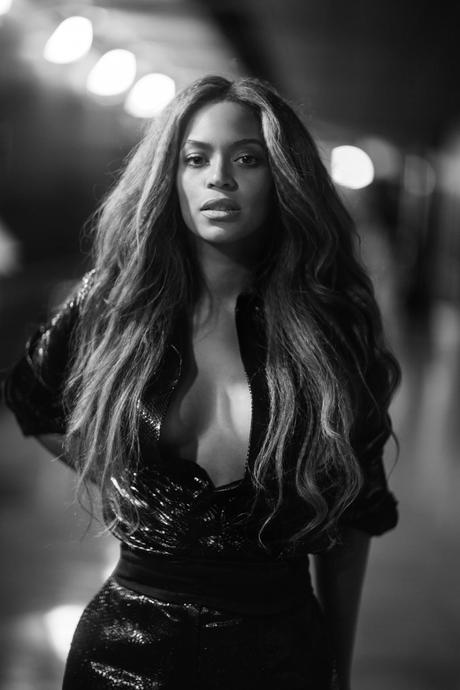 Beyoncé Tributes Stevie Wonder