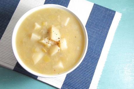 Cheesy Vegan Leek & Potato Soup