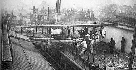 Jules Védrines, 1st pilot to fly at more than 100mph, winner of the 1912 Gordon Bennett race, once landed a plane on a dept store roof on a dare... and though the people loved it, the city was PISSED!