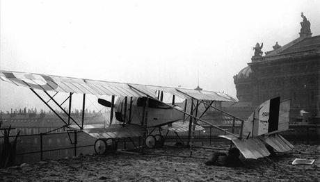 Jules Védrines, 1st pilot to fly at more than 100mph, winner of the 1912 Gordon Bennett race, once landed a plane on a dept store roof on a dare... and though the people loved it, the city was PISSED!