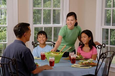 6 Benefits of Eating Meals Together As a Family