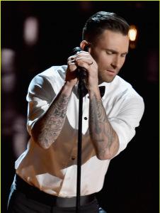 adam-levine-lost-stars-oscars-2015-performance-02