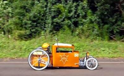 coolest soapbox derby car design I've seen in a while... a hot rod!