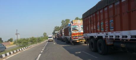 Trucks_on_NH1,_waiting_to_cross_Wagah_border