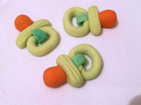fondant dummies dummy pacifiers for baby shower cupcakes green