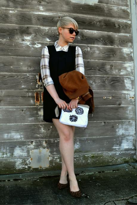 Look of the Day: Oasap Plaid & Printed Luck Clutch