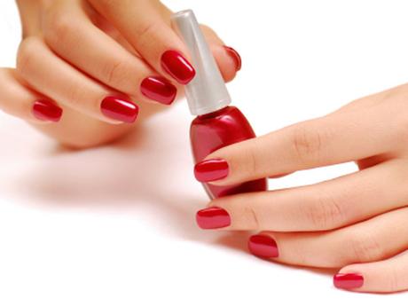 How to make nail polish at home