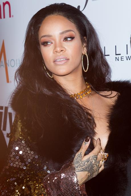 Rihanna Teases New R8 Track