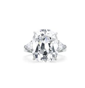 Forevermark 6.06 ctw Solitaire Diamond Ring with Cushion Cut Forevermark Diamond set in Platinum