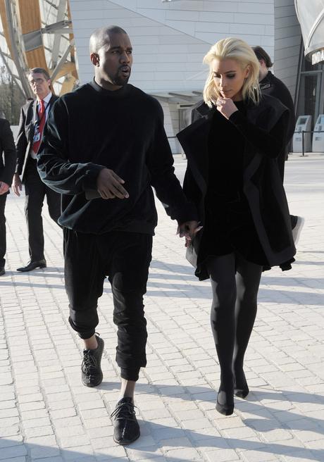 Kim Kardashian Goes Blonde (0_o)