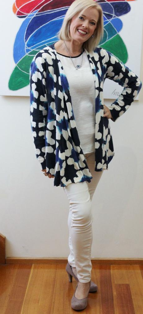 What I Wore and Weekend Reading 3 March white jeans and a cardigan